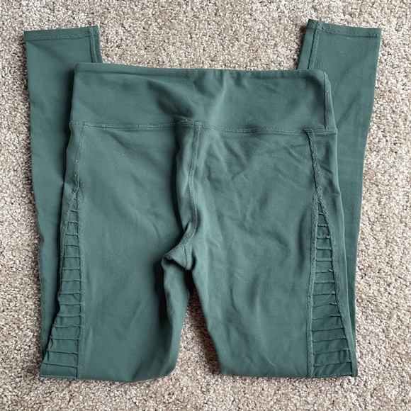 SOLD Alo Yoga Luminous Leggings, Green, Size Small - Picture 6 of 9